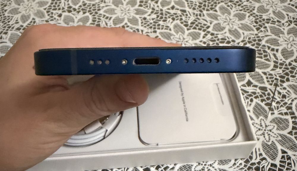 Продам iPhone 12