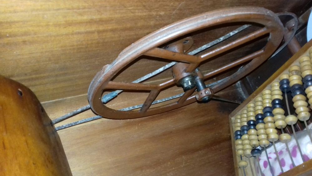 2 швейні машинки - Польська ножна "Лучник " та Чайка142 електро.