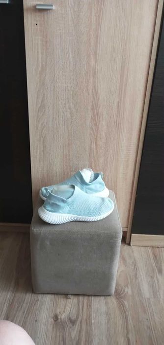 Nr 3 Damskie buty sportowe.