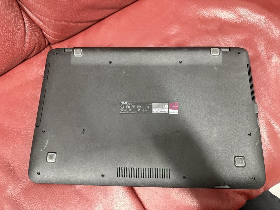 17.3 дюймовий ASUS F751M