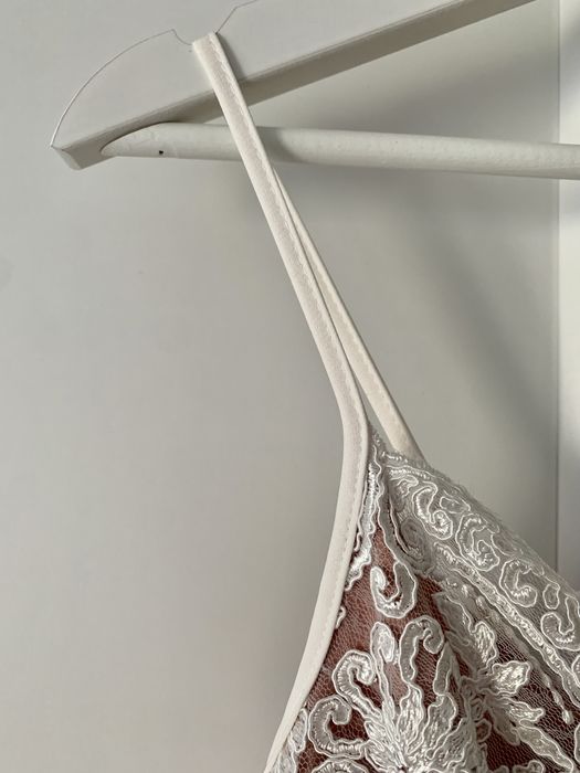 Sukienka maxi w kolorze ecru z koronką, rozmiar 34