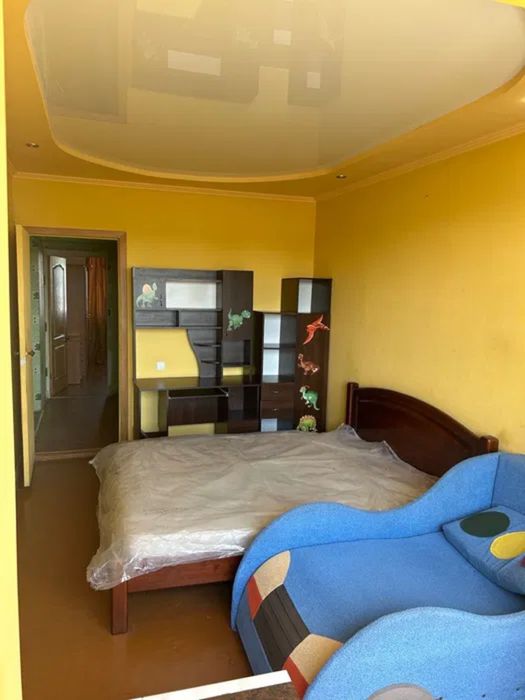 Продам гарну трикімнатну квартиру р-н Ковалівка.