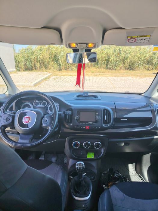 Carro Fiat 500 L