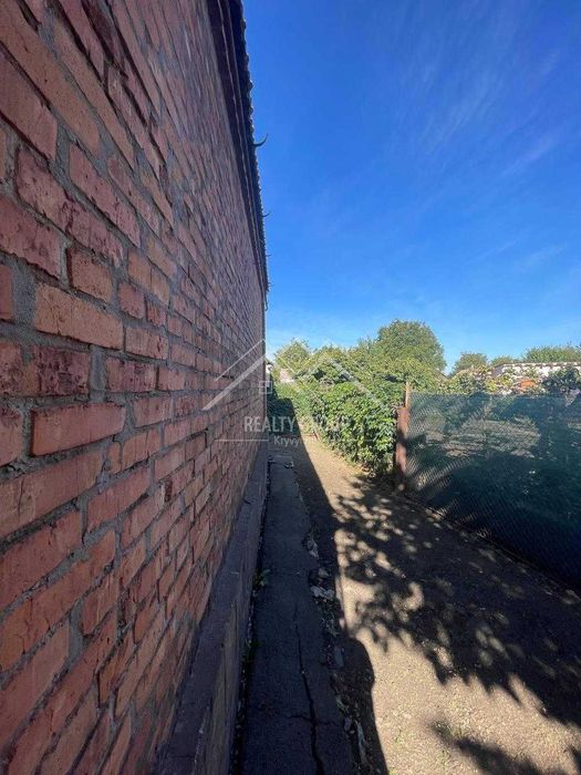 Продаж затишного будинку по Черняховського