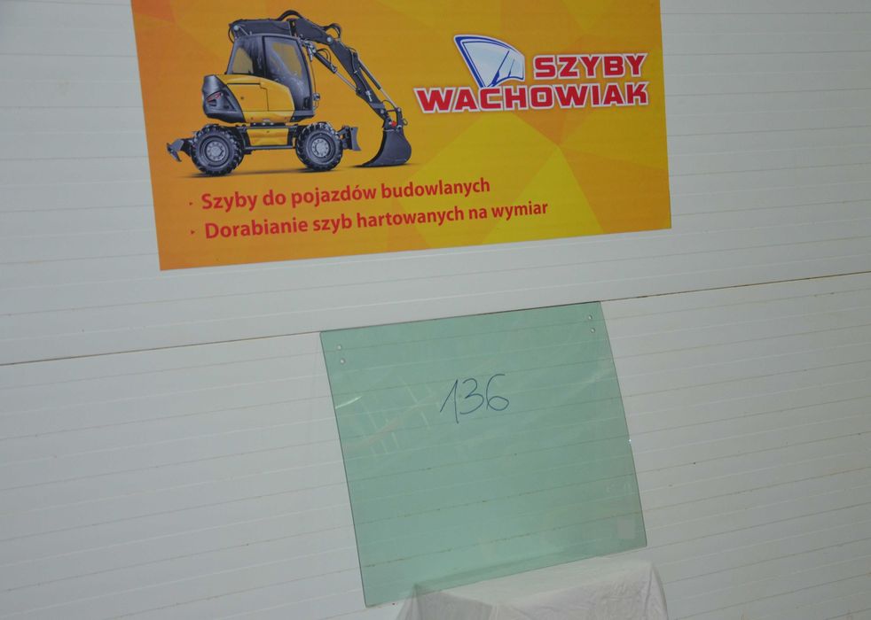 Mecalac 714 koparka szyba przednia dolna  nr 134  nr 136