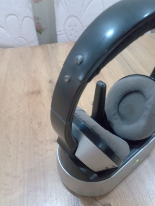 Безпроводные радио наушники  Philips SBC HC 8520