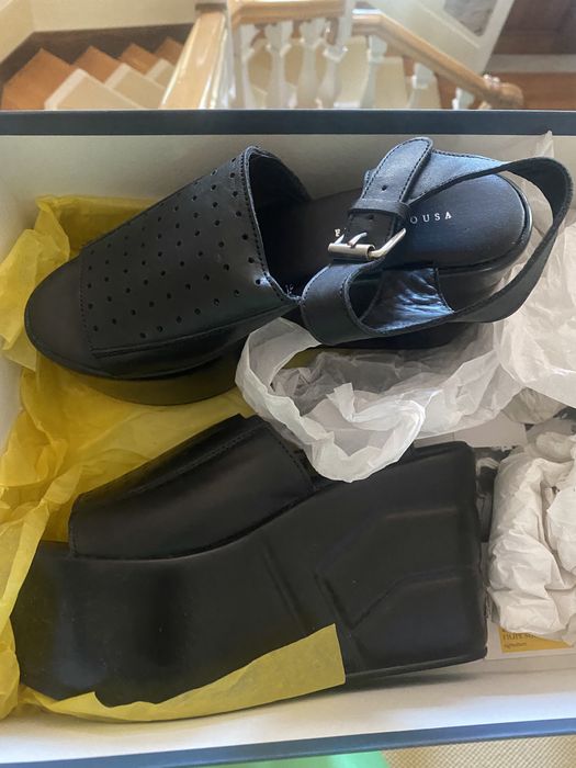 Sandálias pretas com plataforma