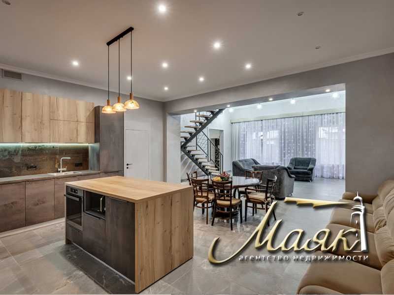 Дом на Бородинском.