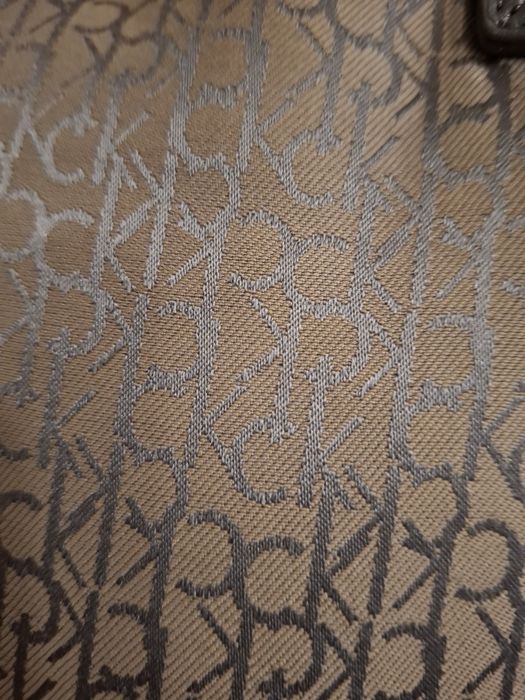 Carteira a tiracolo cinza Calvin Klein