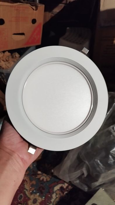 Lampa  LED  na sufit.pod regips