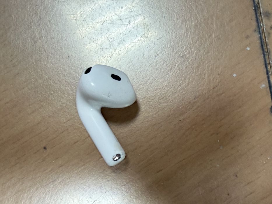 Airpods 4 anc  lewa słchawka