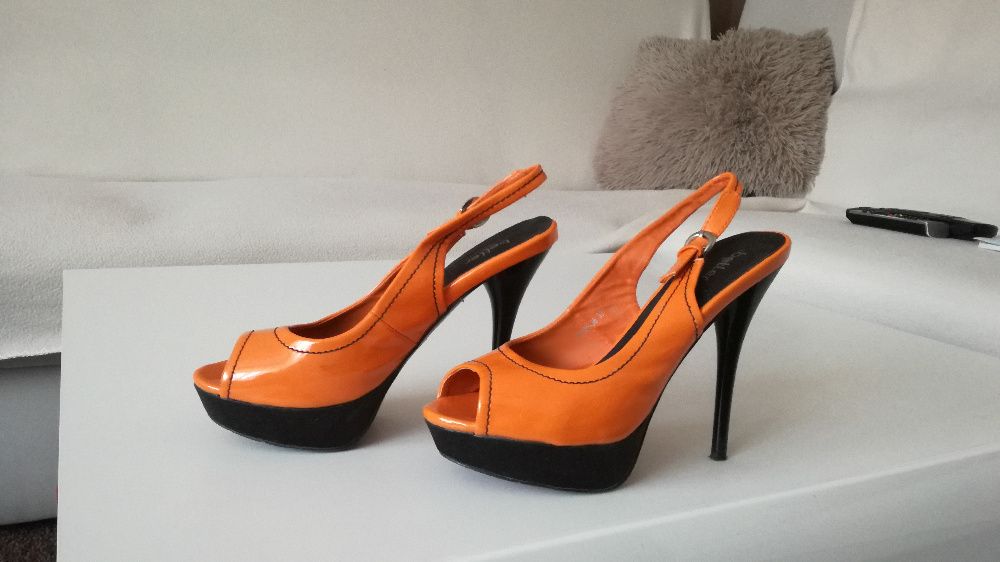 Sandałki na platformie rozm.37