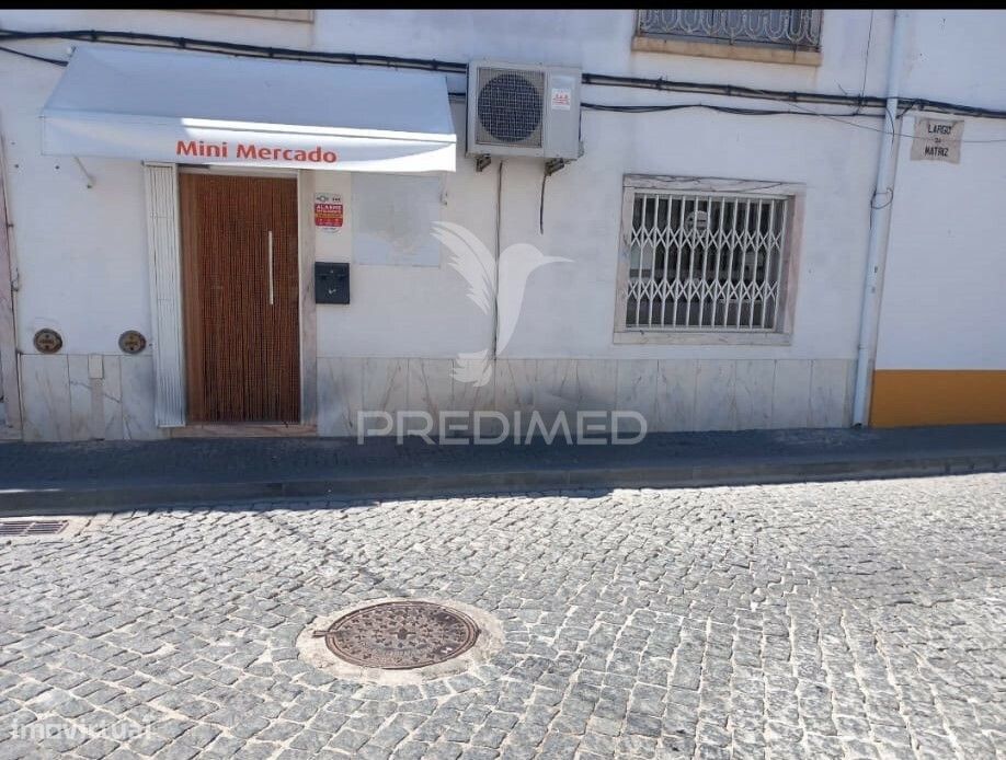 Espaço comercial na Praça da República — Alandroal (Nossa Senhora Da Conceição), São Brás Dos Matos (Mina Do Bugalho) E Juromenha (Nossa Senhora Do Loreto), Évora