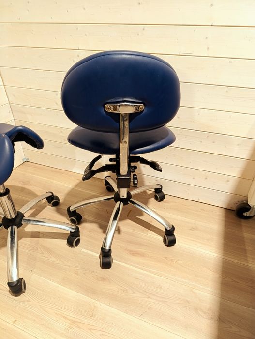 Krzesło,Taboret siodłowy z oparciem regulowany.