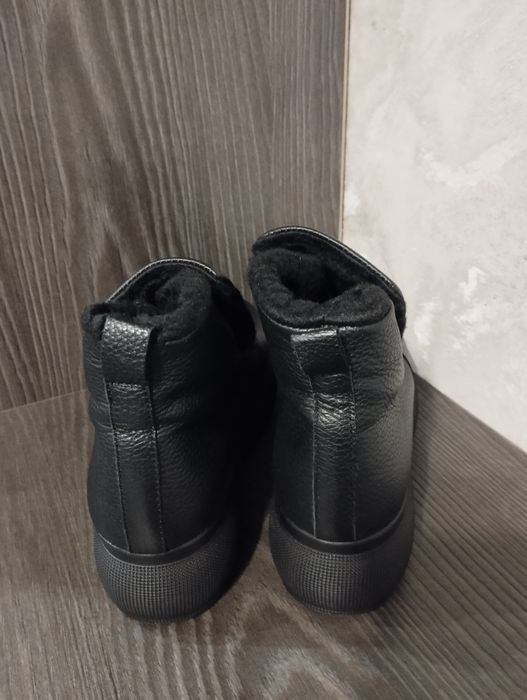 Продам зимові ботінки (шкіра)