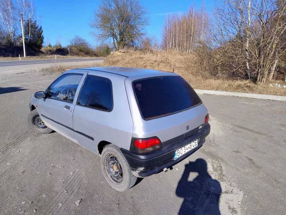 Продам автомобіль Renault Clio