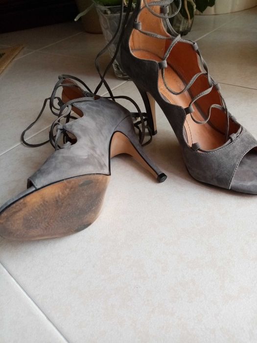 Sandália cinzenta