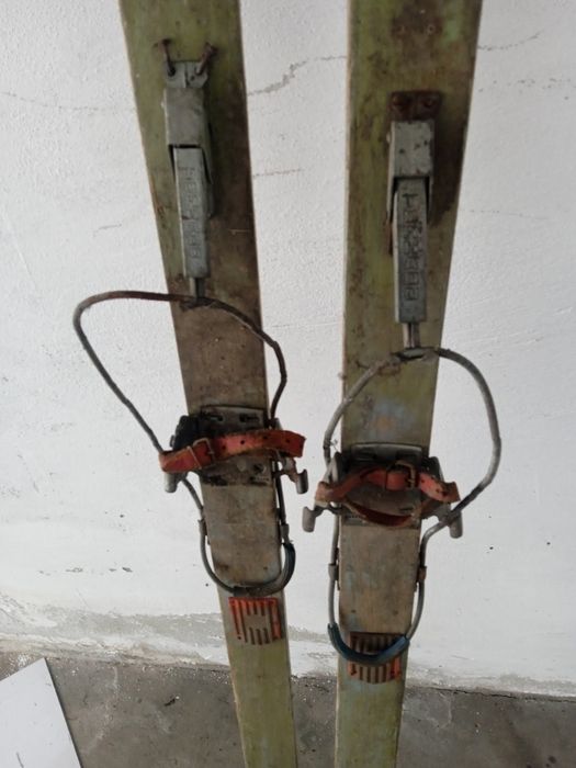 Stare narty drewniane