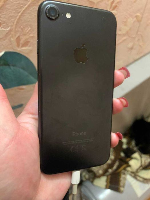 Продаю iPhone7 на 32г памяти