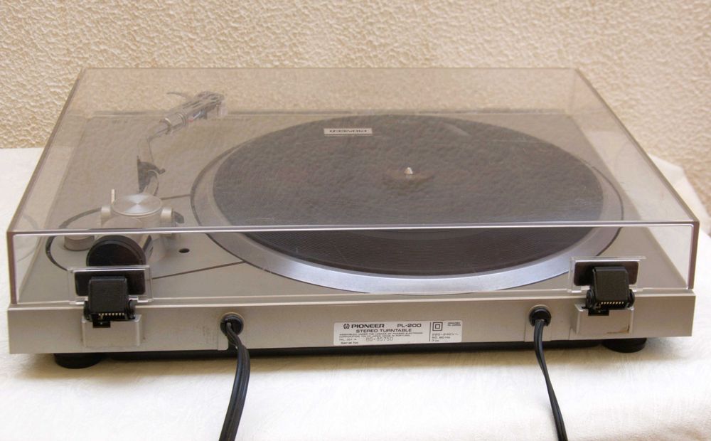 Gira Discos Pioneer PL 200