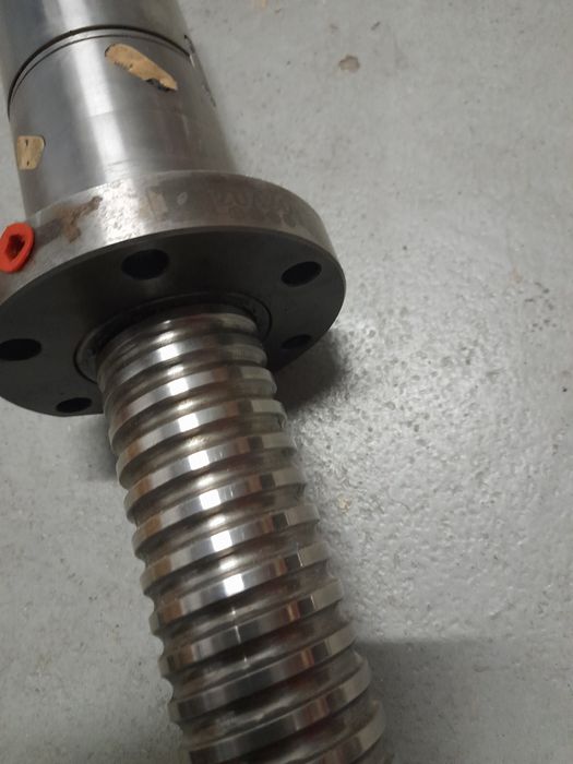 Śruba z nakrętką na imadło