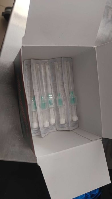 Kit completo para piercing corporal.