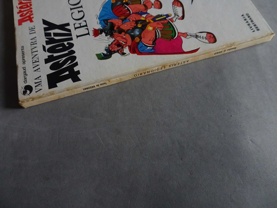 Livro Bertrand - Astérix O Legionário (capa dura)