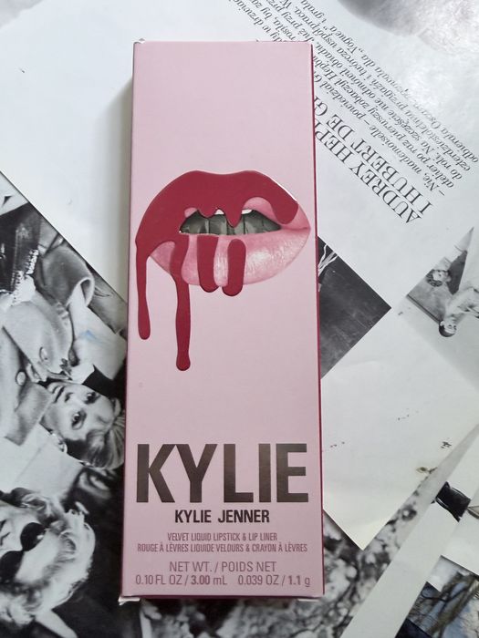 Kylie cosmetics lip set red