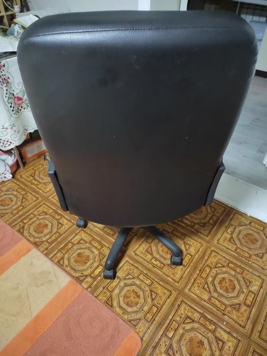 Продам офисное кресло б/у