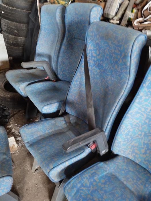 Сидіння автобусні.