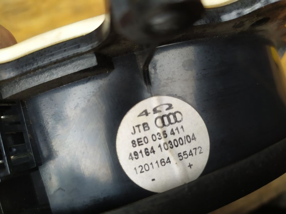 Динамік Audi перед зад