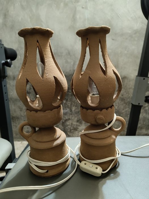 Vendo par de lanternas em barro cru