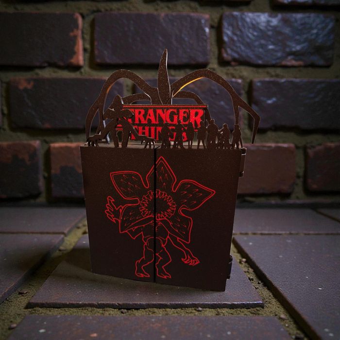 Stranger Things Armário Kinder Joy