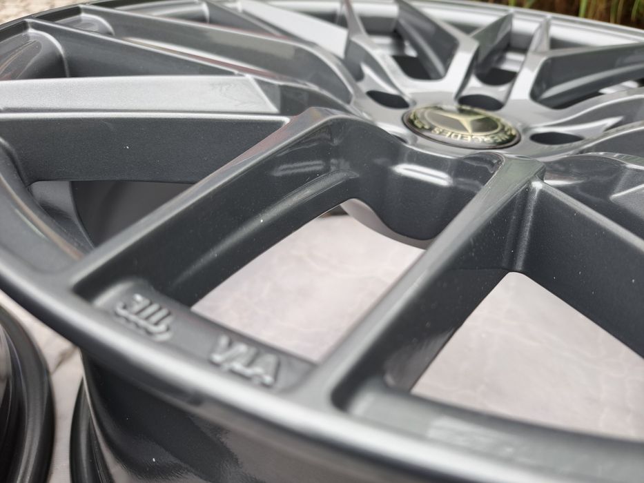 Japan Racing JR-28. 18 cali. 8,5 i 9,5. 5x112