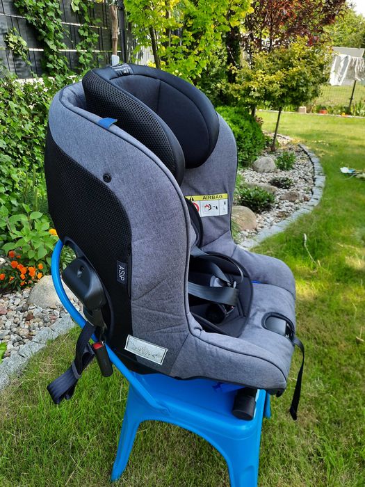 Fotelik samochodowy 2.0 Axkid Minikid 0-25Kg