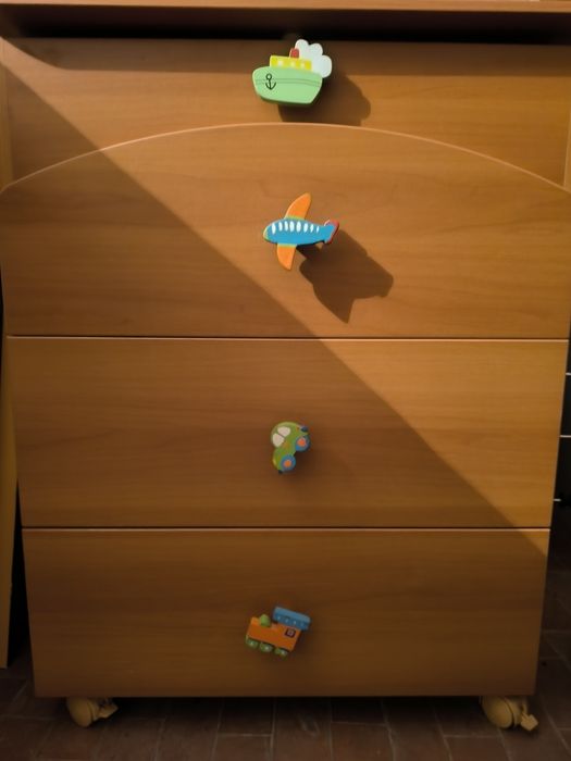 SALDOS Móvel com rodinhas, versátil, com muita arrumação