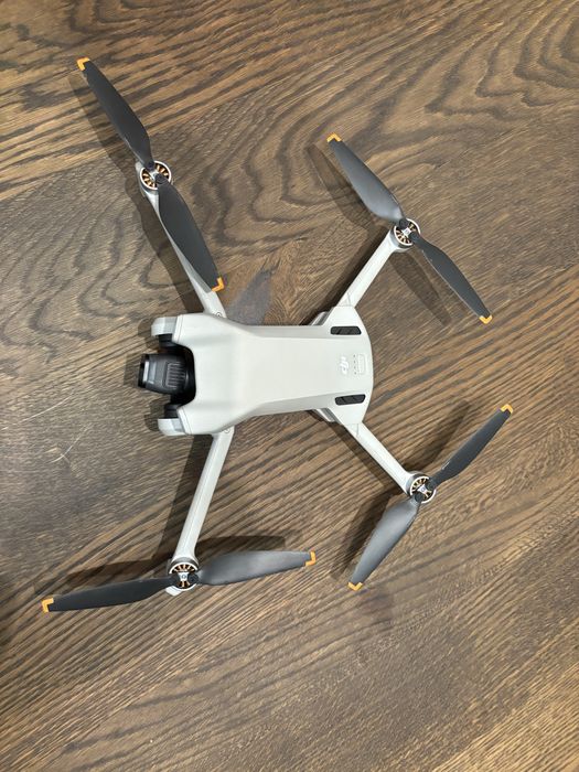 Dron dji mini 3   .