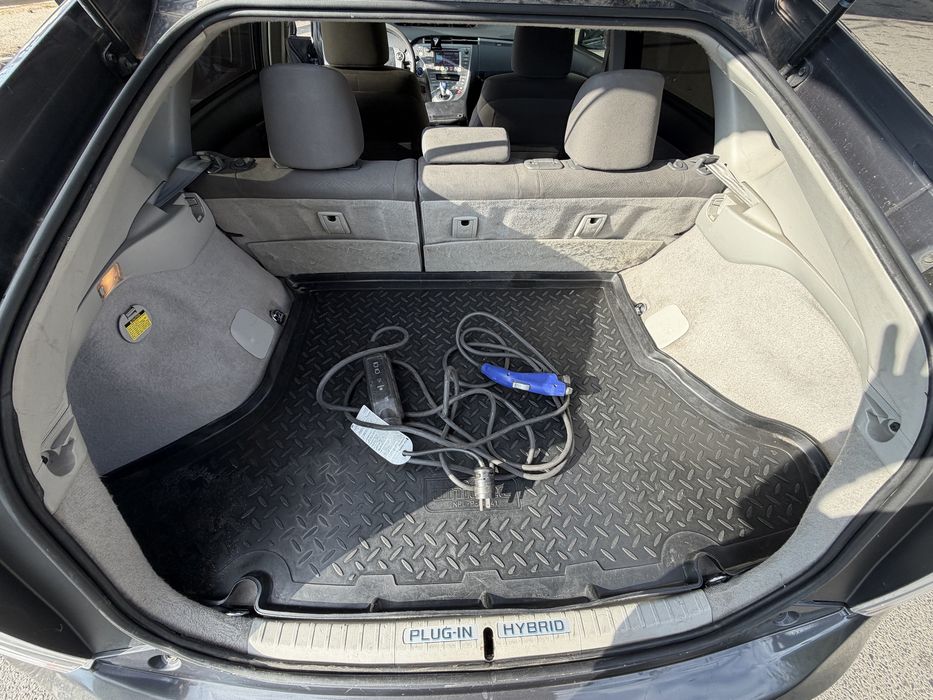Продам Приус 30(plug in)
