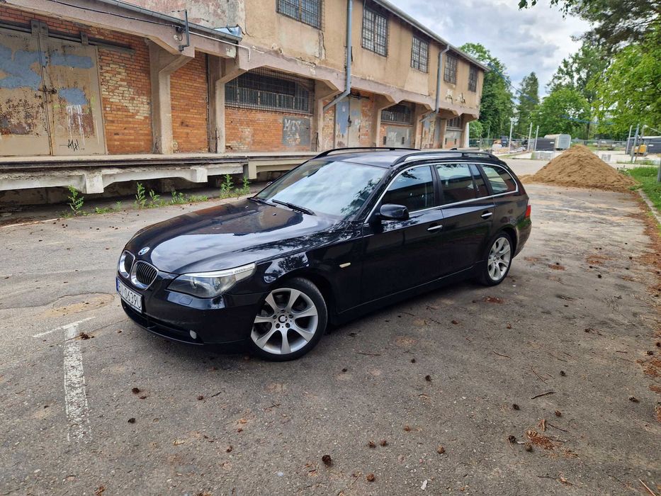 Samochód BMW e61 523i
