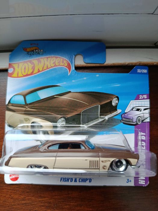Lote 31 carros hotwheels 2 deles são t-hunt