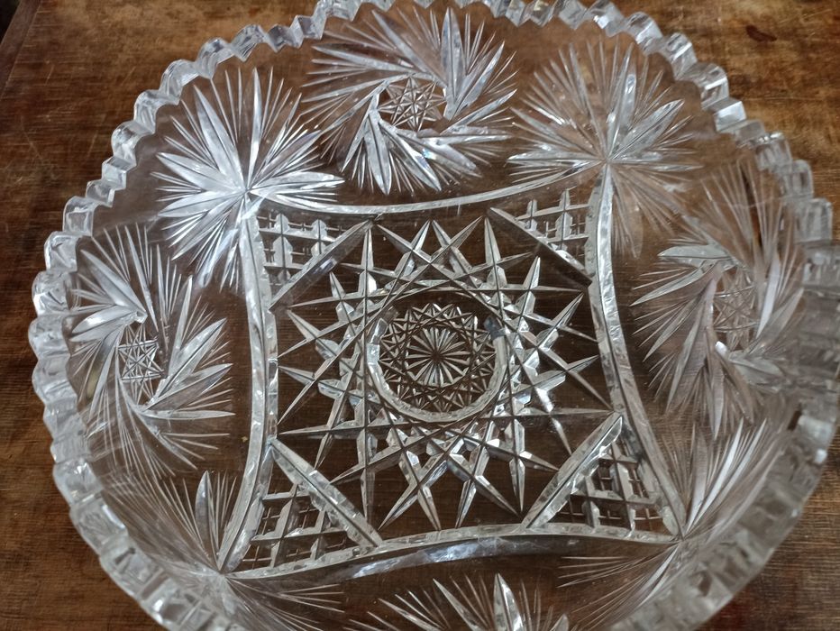 Szklana misa salaterka, żłobiona