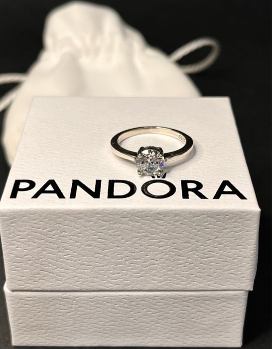 Каблучка Pandora Солітер