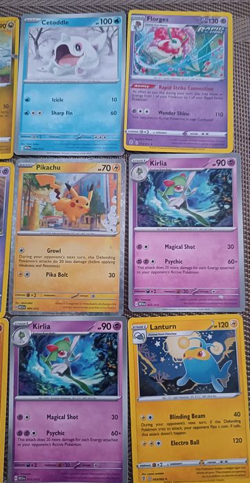 Zestaw 12 kart z Pokemonami