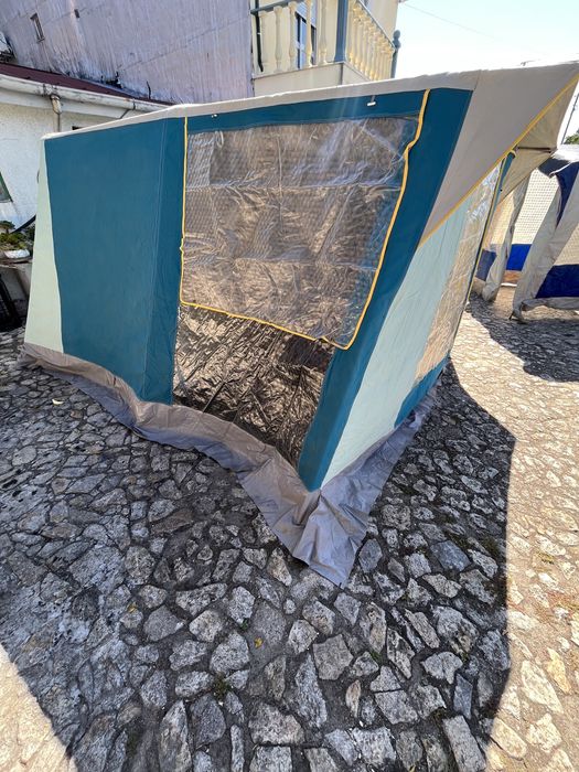 Tenda azul grande