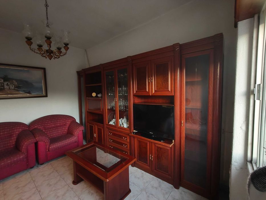 Móvel de sala com vitrine