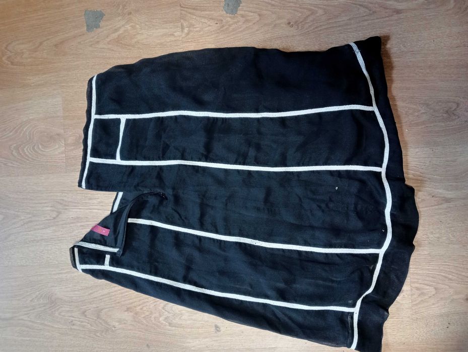 Spódnica z wzorkiem czarna