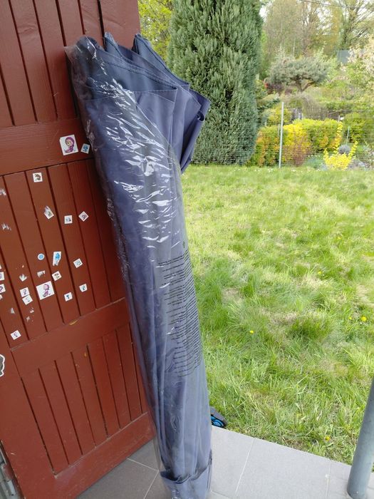 Parasol ogrodowy 3m średnicy z betonową podstawą
