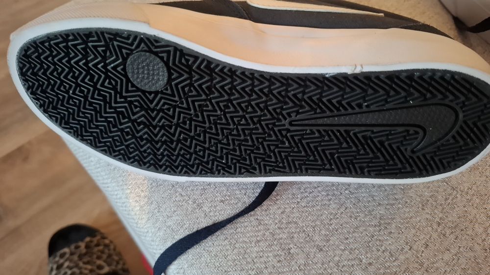Buty NIKE SB Charge