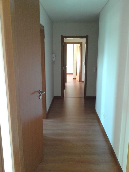 Arrendo Apartamento T2 Oliveira do Bairro