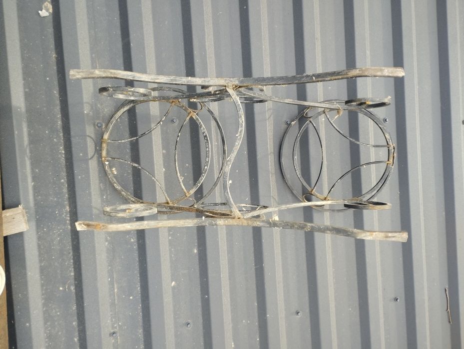 Подставка для цветов кованная.